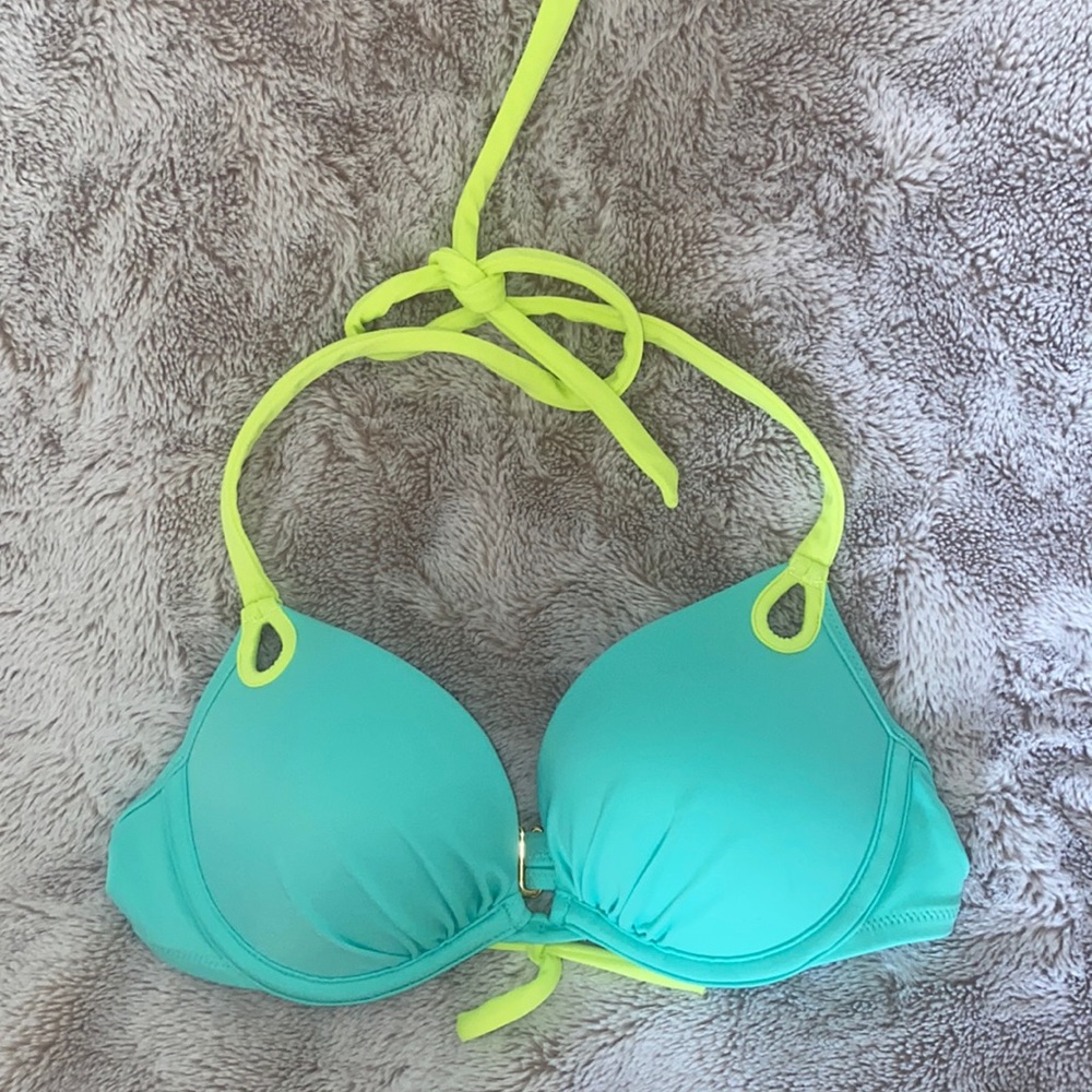 Victoria’s Secret bathing suit top never worn